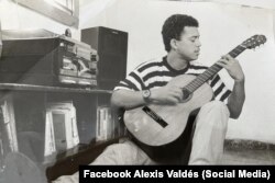 Alexis Valdés, en una foto de su juventud: "no quiero que me quiten la capacidad de soñar". (Tomada del Facebook del actor)