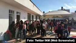 Entre los migrantes identificaron a una familia cubana / Foto: Twitter INM
