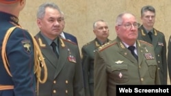 El ministro de Defensa de Rusia Sergey Shoigu recibió en la sede del Ministerio de Defensa a su homólogo cubano, Álvaro López Miera. (Captura de video/Moskvichmag.ru)