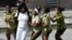 Berta Soler fue detenida este domingo, 10 d emarzo, al salir de la sede de las Damas de Blanco junto a su esposo, el exprisionero político Angel Moya. (Foto: Facebook)