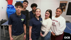 Estudiantes cubanos inician la adaptación al sistema estadounidense de educación en la Newcomer Academy en Kentucky. 