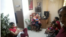 Cubanas en la sede del gobierno provincial de Pinar del Río el 17 de mayo.