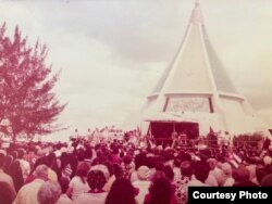 La ceremonia de dedicación del Santuario de la Caridad, el 2 de diciembre de 1973.