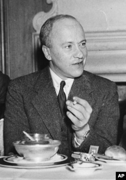 Walter Duranty, durante un almuerzo de la Asociación de Corresponsales Extranjeros en su honor el 16 de abril de 1936 en Nueva York.