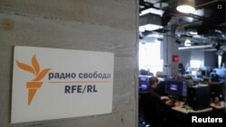 Una vista general de la sala de redacción de la emisora Radio Free Europe/Radio Liberty (RFE/RL) en Moscú, Rusia, el 6 de abril de 2021.