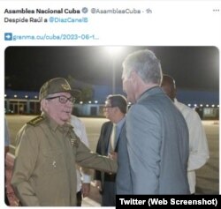 Raúl Castro despide a Díaz Canel en el aeropuerto antes de su viaje a Roma. (Captura de foto/Twitter)