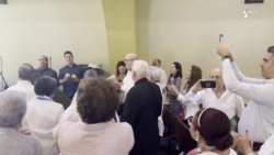 Arzobispo cubano canta junto a fieles de la Virgen de la Caridad en Miami: "Y si vas al Cobre ..."