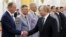 FOTO ARCHIVO Vladimir Putin saluda a Nikolai Patrushev, en Moscú. 