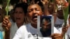 Reina Tamayo, madre del disidente cubano Orlando Zapata Tamayo, en una marcha de las Damas de Blanco, en La Habana el 20 de junio de 2010. REUTERS/Desmond Boylan