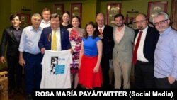 Rosa María Payá junto a parlamentarios del Consejo de Europa. (Rosa María Payá/Twitter)