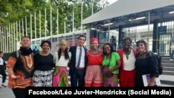 Leo Juvier-Hendrickx junto a activistas de distintos países asistentes al foro en Naciones Unidas. (Foto: Facebook/Léo Juvier-Hendrickx)