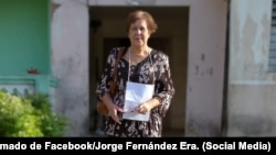 La profesora Alina Bárbara López. 