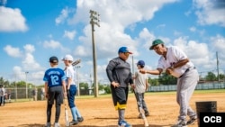 La familia Rey Anglada abre academia de béisbol en Miami