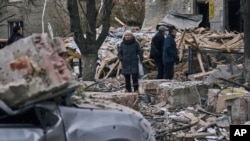 Las ruinas tras un ataque ruso en Sloviansk, región de Donetsk, Ucrania.(AP Photo/Libkos)