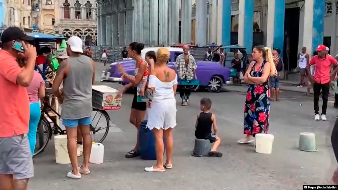 Una protesta por la escasez de agua, el 11 de noviembre de 2023, en La Habana Vieja.