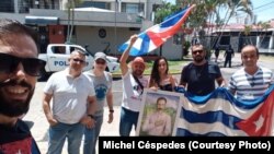 Cubanos en Costa Rica en una manifestación frente a la sede diplomática de Cuba. (Redes sociales).