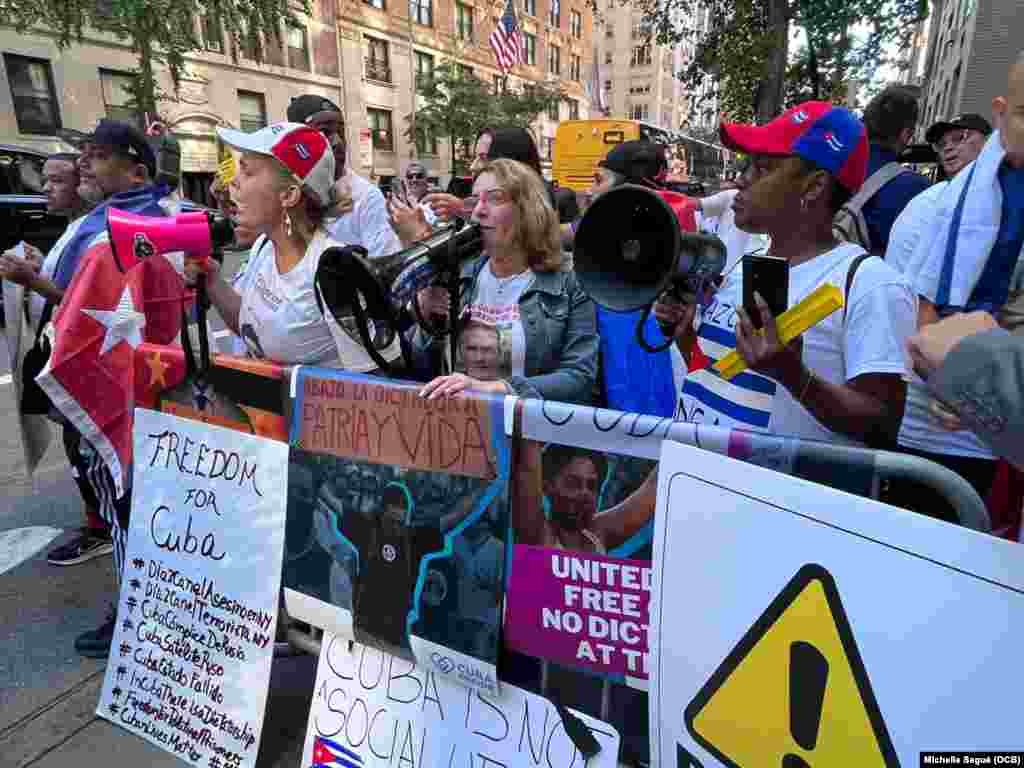 Manifestación frente a la Misión Permanente de Cuba ante ONU, en Nueva York.