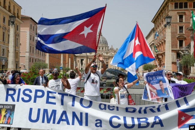 Manifestación de los cubano por la visita de Díaz-Canel al Vaticano
