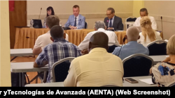 Kucherenko (en el panel, 2do de izq, a der) en una reunión en la Agencia de Energía Nuclear y Tecnologías de Avanzada (AENTA) en La Habana.