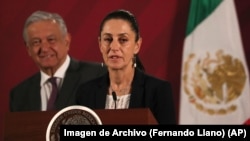 Claudia Sheinbaum en una conferencia de prensa con el presidente mexicano Andrés Manuel López Obrador