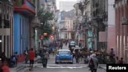 Vista de una calle de La Habana Vieja, en noviembre de 2023. (REUTERS/Alexandre Meneghini)