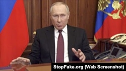 El presidente ruso Vladimir Putin pronuncia un discurso en relación con la invasión a gran escala de Ucrania. Moscú, 24 de febrero de 2022. Captura de pantalla del vídeo.