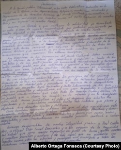 Fragmento del manuscrito firmado por doce presos políticos (Alberto Ortega Fonseca)