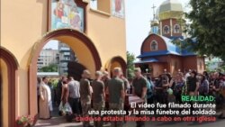 FALSO: Durante la misa fúnebre por el militar ucraniano caído, a sus familiares les gritaron “¡Vergüenza!”