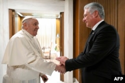 El Papa recibe a Miguel Díaz-Canel en el Vaticano. (VATICAN MEDIA/AFP)