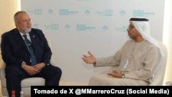 El primer ministro cubano, Manuel Marrero reunido con Mohammed Saif Al Suwaidi, director del Fondo de Abu Dhabi para el Desarrollo, que otorgó créditos a Cuba. López Montenegro opina que la solución a los problemas económicos de Cuba está dentro del país.