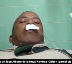 El activista Juan Alberto de la Nuez Ramírez en el hospital del poblado de Aguada de Pasajeros.