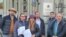 Miembros del OCDH frente a la Oficina del Alto Comisionado de Derechos Humanos de Naciones Unidas, en Ginebra. (Foto: Cortesía OCDH)