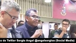 Uno de los defensores del régimen cubano hizo cuestionamientos sobre el estallido antigubernamental del 11J en la Feria del Libro de Bogotá.