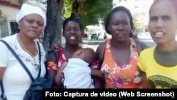 Madres que protestaron frente a la casa de Díaz-Canel / Foto: Captura de video