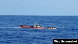 Balseros cubanos interceptados por la Guardia Costera en el mes de abril de 2023. (Tomado del Twitter del Coast Guard)