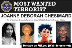 En la lista de los más buscados del FBI, Joanne Chesimard aparece acusada de terrorismo y asesinato entre otros delitos.