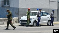 Militares y policías han sido objeto de muchos llamados por parte de la sociedad civil cubana que les pide que no repriman a los manifestantes.