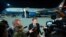 El secretario de Estado de EEUU, Antony Blinken, habla con los medios de comunicación antes de su partida del aeropuerto de Dubái, el 1 de diciembre de 2023. SAUL LOEB/Pool vía REUTERS