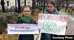 Las esposas de los reclutas rusos protestan, exigiendo su demobilización, Moscú, noviembre de 2023.