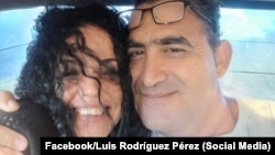 La prisionera política cubana Angélica Garrido junto a su esposo Luis Rodríguez Pérez. 