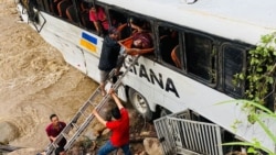 Info Martí | Cubanos viajaban en autobús que se precipitó en río hondureño