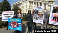 Representantes cubanoamericanos por la Florida, María Elvira Salazar y Mario Diaz-Balart, junto a su colega de Nueva York, Nicole Malliotakis, en una conferencia de prensa, Washington el 8 de marzo del 2024.