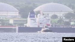 Un tanquero ruso descargando crudo en Matanzas, en 2024. 