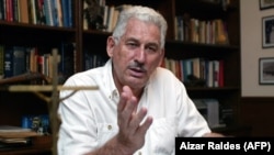 El exgeneral Gary Prado, el 5 de octubre de 2007 en Santa Cruz, Bolivia, en conversación con la agencia AFP. (Aizar Raldes/AFP).