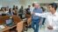 Díaz-Canel visita las instalaciones del diario oficialista Granma. 