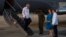 López Obrador recibido en el Aeropuerto Internacional José Martí por el canciller cubano Bruno Rodríguez en mayo de 2022.