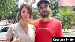 Daria y Carlos Jiménez tienen la intención de salir de Cuba este martes, 18 de abril. (Foto: Cortesía de los entrevistados)