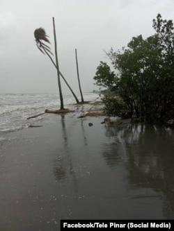 Bate fuerte el viento en playa Boca de Galafre, en San Juan y Martínez, Pinar del Río. (Foto: Facebook/Tele Pinar)