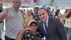 El activista Julio César Góngora llega a Miami con una visa humanitaria