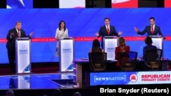 Cuatro candidatos republicanos participan en su cuarto debate en la Universidad de Alabama, el 6 de diciembre de 2023. REUTERS/Brian Snyder